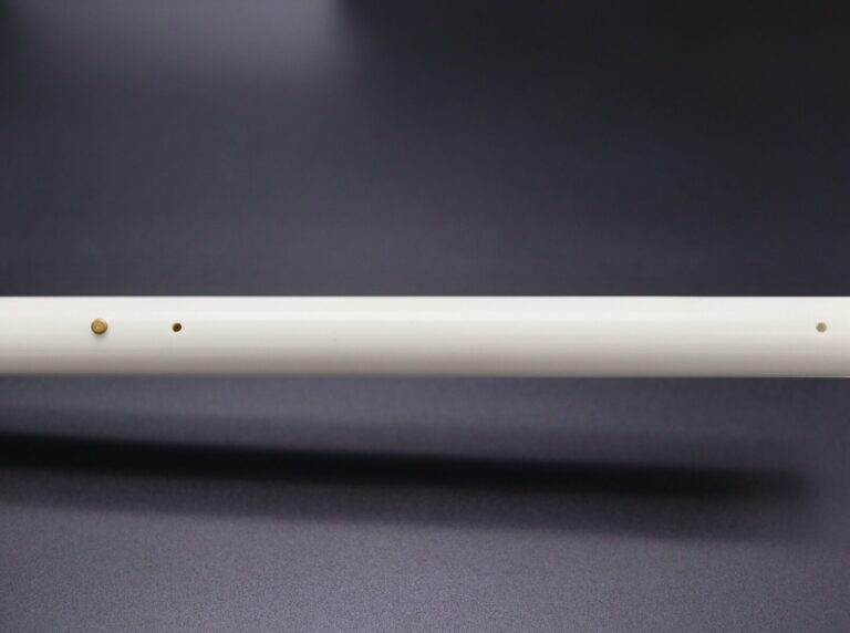 【TPO異形押出成形】ハタキ柄の形状工夫で軽量化と高剛性を両立|｜押出成形.com｜プラスチック押出成形の試作・量産・二次加工