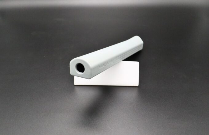 【PE異形押出】パター用樹脂グリップでフェース面の操作性とフィット感を向上｜押出成形.com｜プラスチック押出成形の試作・量産・二次加工