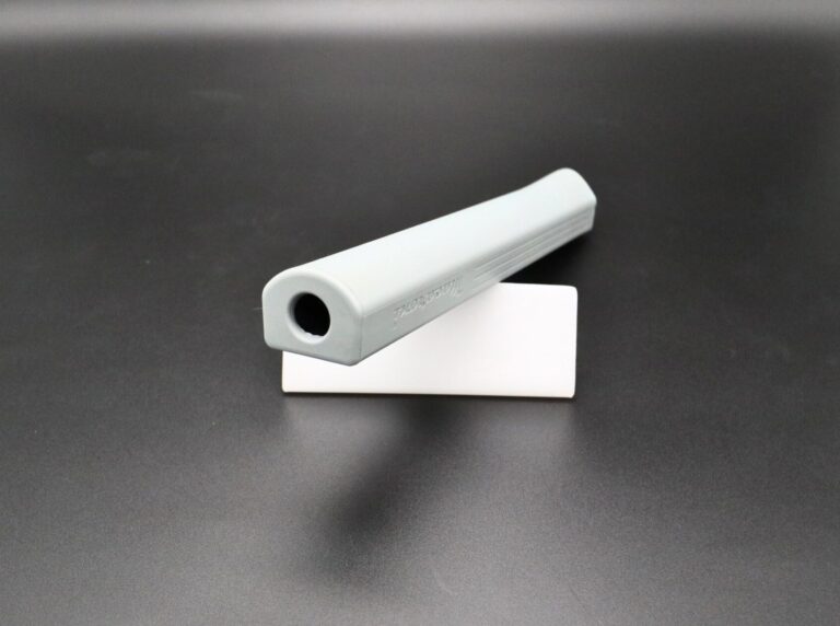 【PE異形押出】パター用樹脂グリップでフェース面の操作性とフィット感を向上｜押出成形.com｜プラスチック押出成形の試作・量産・二次加工