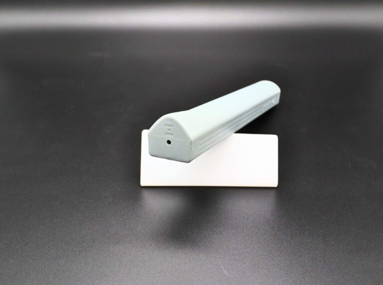 【PE異形押出】パター用樹脂グリップでフェース面の操作性とフィット感を向上｜押出成形.com｜プラスチック押出成形の試作・量産・二次加工